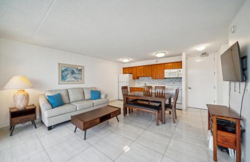 Honolulu Apartment | Gorgeous High Rise Waikiki Condo with Ocean and Diamond Head Views