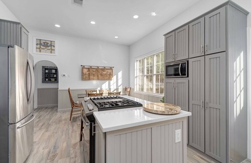 Dripping Springs House | Gorgeous Hill Country Getaway on 5 Acres! 2 King beds/1 Queen. 30 min to Austin