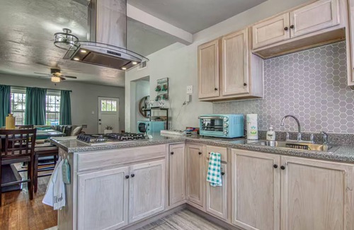 El Paso House | Gorgeous Historic Home at Base of the Mountain