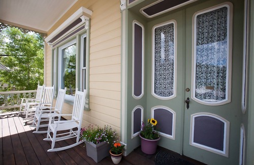 Truckee House | Gorgeous Historic Victorian - Walk to Downtown Truckee! Central to ski resorts!