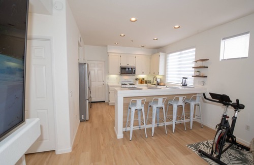 Ventura House | Gorgeous Home 2 Miles to Beaches Old Town Ventura