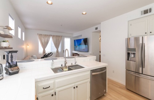 Ventura House | Gorgeous Home 2 Miles to Beaches Old Town Ventura