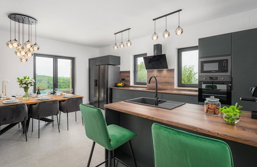 Buje House | Gorgeous home in Buje with WiFi