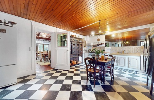 Chessy House | Gorgeous home in Chessy with WiFi