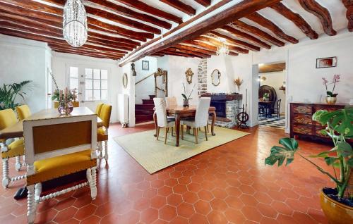 Chessy House | Gorgeous Home In Chessy With Wifi