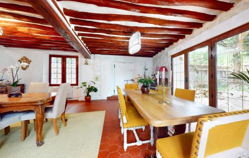Chessy House | Gorgeous Home In Chessy With Wifi