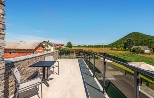 Gospic House | Gorgeous Home In Debelo Brdo With Sauna