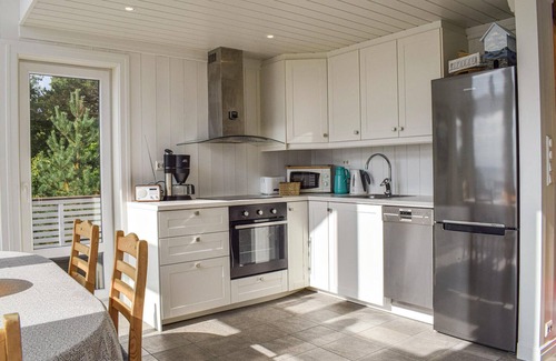 Faervik House | Gorgeous home in Færvik with kitchen