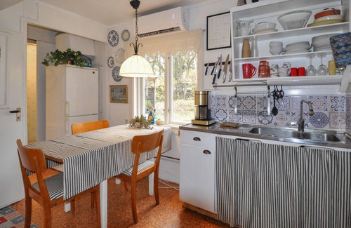 Hova House | Gorgeous home in Hova with WiFi