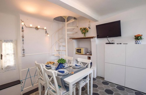 Poggi House | Gorgeous home in Imperia, Loc. Poggi