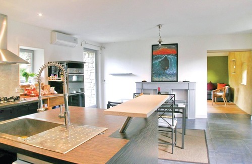 Mahalon House | Gorgeous home in Mahalon with kitchen