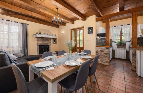Katun Lindarski House | Gorgeous home in Pazin with kitchen