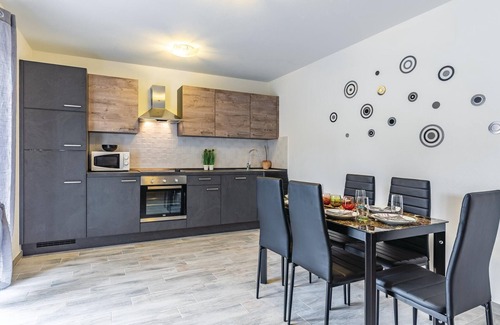 Mali Vareski House | Gorgeous home in Peruski with WiFi