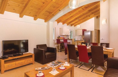 Rezanci House | Gorgeous home in Rezanci with jacuzzi