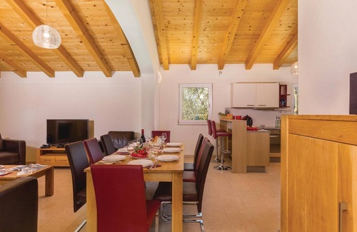Rezanci House | Gorgeous home in Rezanci with jacuzzi
