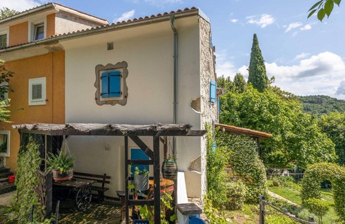 Rijeka House | Gorgeous home in Rijeka with kitchen