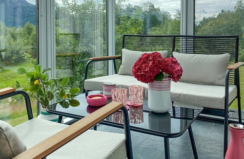 Hyllestad House | Gorgeous home in Sørbøvågen with WiFi