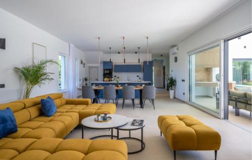 Liznjan House | Gorgeous Home In Sisan