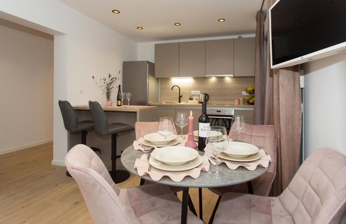 Split House | Gorgeous home in Srinjine with kitchen