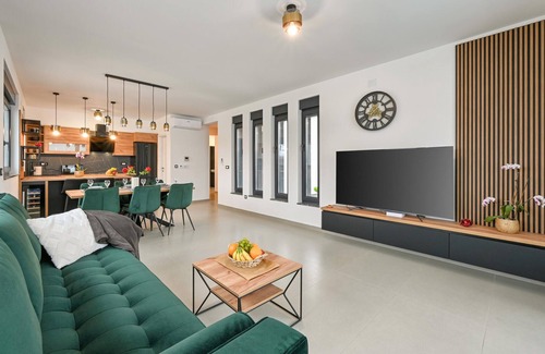 Trnovec Bartolovecki House | Gorgeous home in Trnovec with WiFi