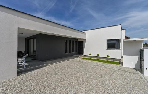 Trnovec Bartolovecki House | Gorgeous Home In Trnovec With Wifi