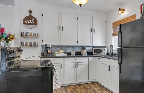 Charlotte House | Gorgeous home walking distance to the beach