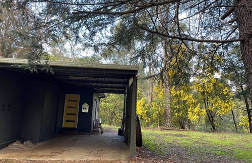 Halls Gap House | Gorgeous House right on Stoney Creek. Escape to the bush!