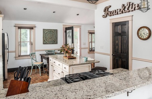 Historic Downtown Franklin House | Gorgeous interior, walk to downtown, amazingly renovated historic 1901 house!
