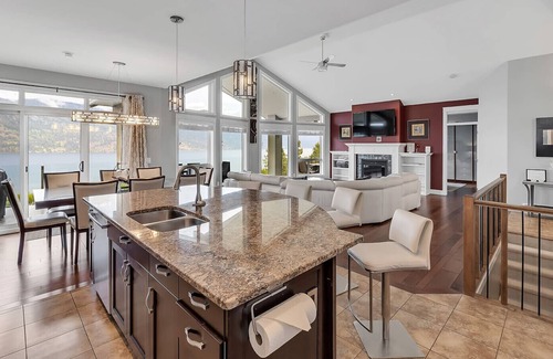 McKinley House | Gorgeous Kelowna Lakeview House with hot tub for Large Families