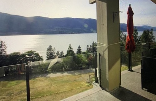 McKinley House | Gorgeous Kelowna Lakeview House with hot tub for Large Families