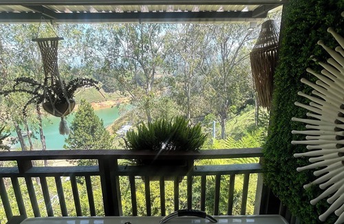 El Penol Cabin | GORGEOUS LAKE VIEW CABIN - COUPLE-BREAKFAST INCLUDED-