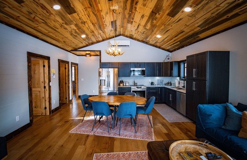 Crosby Cabin | Gorgeous lakefront cabin on popular Serpent Lake!