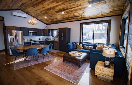 Crosby Cabin | Gorgeous lakefront cabin on popular Serpent Lake!