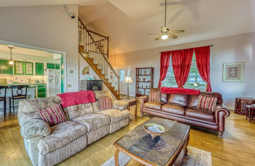 North Hero House | Gorgeous lakefront home with amazing views, sauna, & huge yard