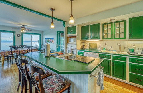 North Hero House | Gorgeous lakefront home with amazing views, sauna, & huge yard