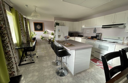 Lone Butte House | Gorgeous Lakeview The Imperial Ranchettes Guest Suite in Horse Lake