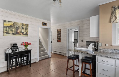 Le Claire House | Gorgeous loft in the heart of LeClaire, Iowa