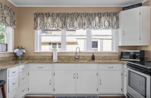 Le Claire House | Gorgeous loft in the heart of LeClaire, Iowa