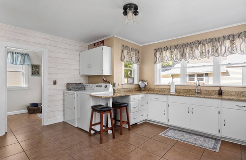 Le Claire House | Gorgeous loft in the heart of LeClaire, Iowa