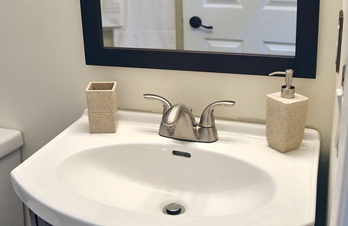 Maple Ridge Apartment | Gorgeous Maple Ridge Private suite w/ 2 bedrooms