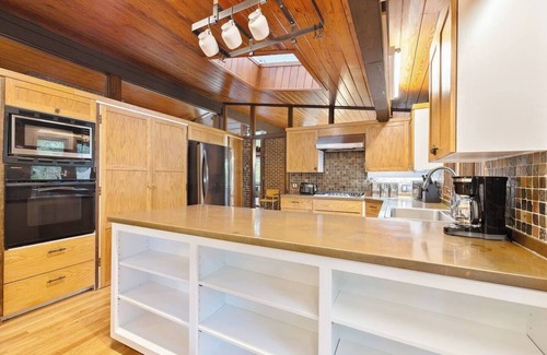 Chapel Hill House | Gorgeous Mid-Century Near UNC Premier Neighborhood