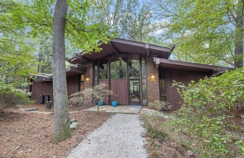 Chapel Hill House | Gorgeous Mid-Century Near UNC Premier Neighborhood