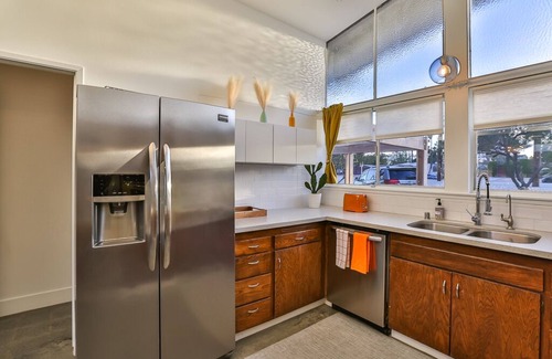 Las Vegas House | GORGEOUS Mid Century - Close to Strip - Golf - Views - Superhost Status - WOW