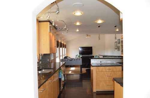 Kenai House | Gorgeous Modern Alaskan Home with Ocean/Mt View 10 minute walk to sandy beach