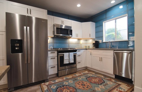 Laguna Beach Apartment | Gorgeous Modern Remodel- Steps to the Beach and a Short Walk to Downtown Laguna!