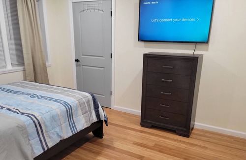 Irvington Apartment | Gorgeous Modern Suite