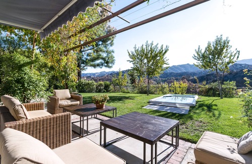 Stevenson Ranch House | Gorgeous Modern Living