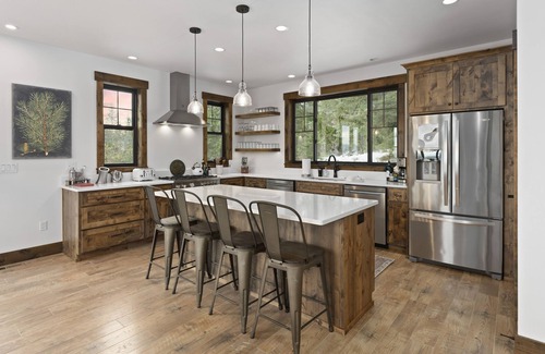 Sandpoint Cabin | Gorgeous mountain getaway - VIEWS - HotTub - Private - Wildlife - Close to town