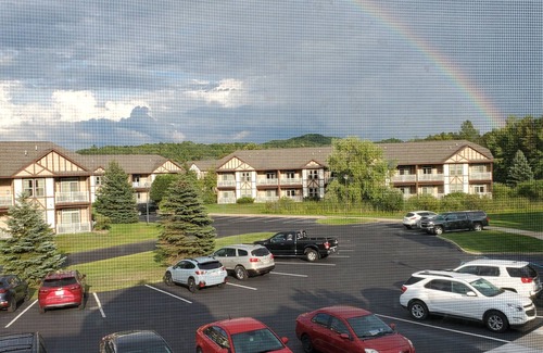Boyne Falls Condo | Gorgeous Mountain Run Boyne Mountain., 2 bedroom ste sleeps 6 6.24-6.26 only