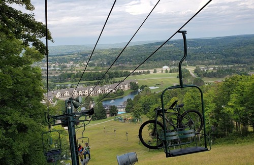 Boyne Falls Condo | Gorgeous Mountain Run Boyne Mountain., 2 bedroom ste sleeps 6 6.24-6.26 only